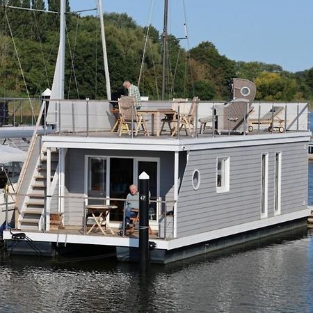 מלון שטראלסונד Hausboot Liliput מראה חיצוני תמונה
