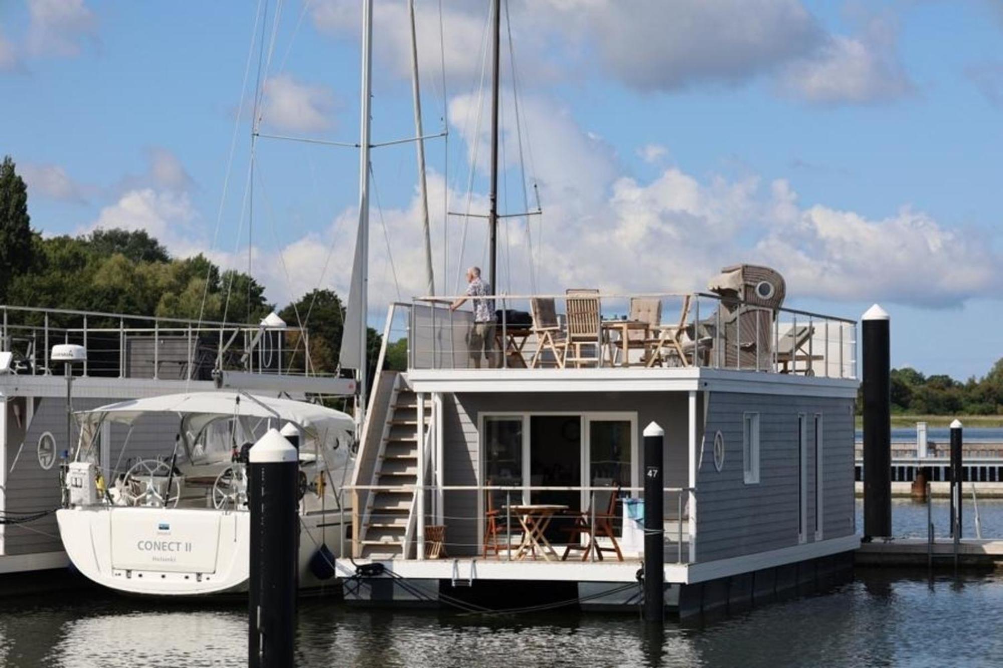 מלון שטראלסונד Hausboot Liliput מראה חיצוני תמונה
